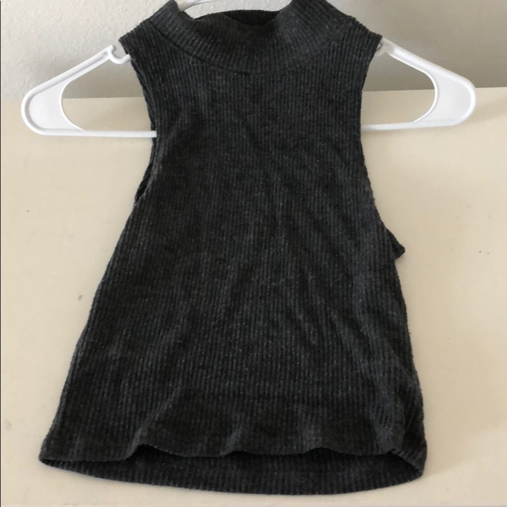 Brandy Melville/J. Galt gray women’s crop top